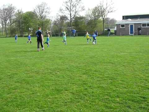 Niels zet SSV'65 op 0-3 tegen Domburg