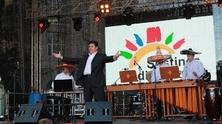 Hector Palacio and marimba ensemble Zeferino Nandayapa