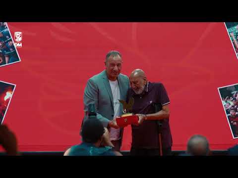 Honoring ceremony for the "Men's and Women's Tennis" after winning the league