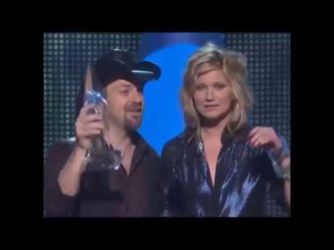 Sugarland wins 2007 CMA Award for Vocal Duo of the Year