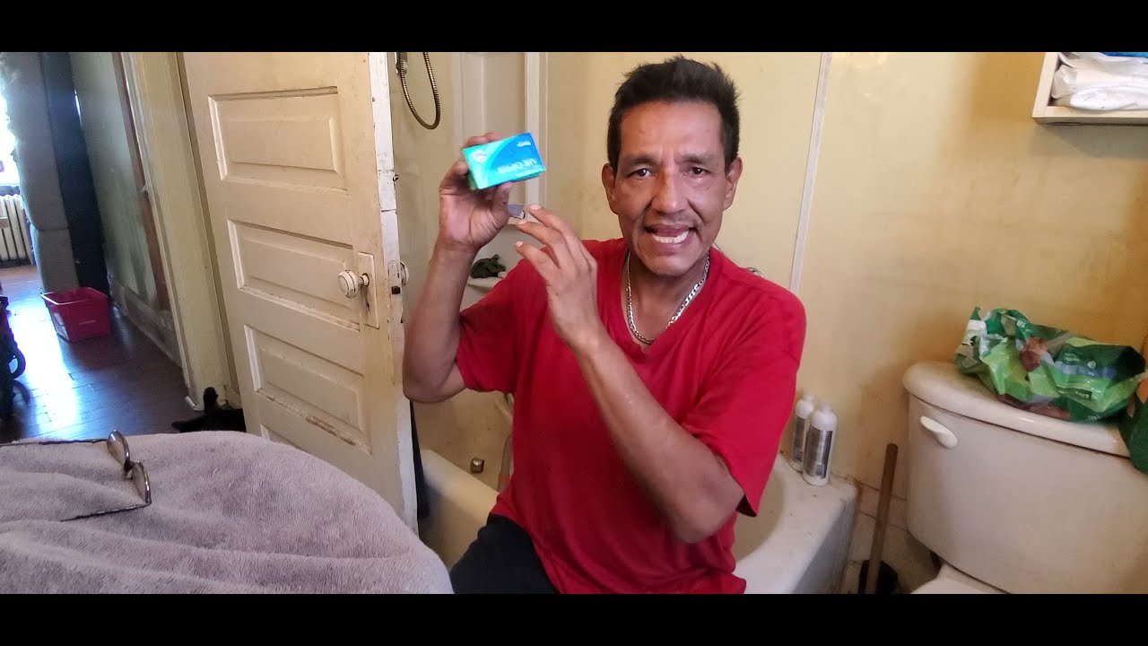 Air Optix Plus Hydra Glide by Alcon Six Month on Review! Watch me put them in!