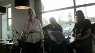 Hedda Åberg sings at Viva Restaurang 19th of May 2011