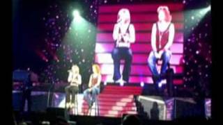 Up to the Mountain - Kelly Clarkson Reba Mcentire Louisville KY