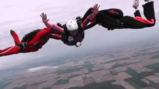 preview picture of video 'Shayna's First Skydive at Grand Bend'