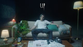 Musik-Video-Miniaturansicht zu LIP (Love Is Poison) Songtext von Cold Bay