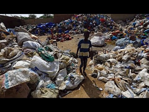 Kenya: Introdotto il divieto di buste di plastica