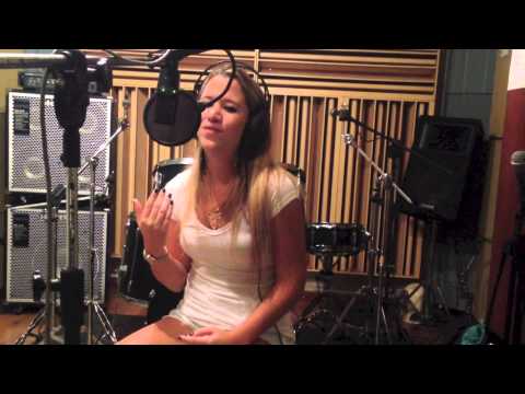 STAY - Rihanna (Cover - Carol Martins)