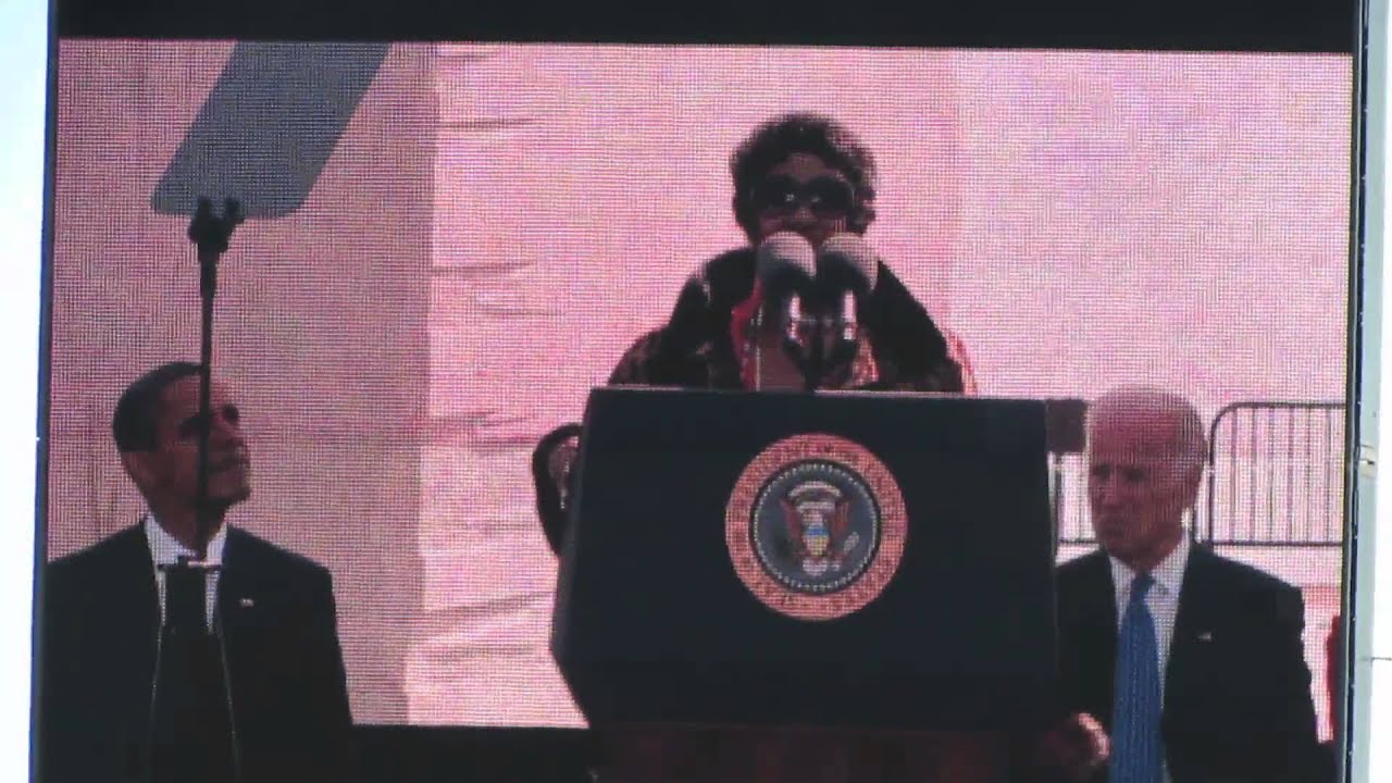 Aretha Franklin Sings "Precious Lord" At The MLK Monument Dedication [HD] - October 16, 2011 thumnail