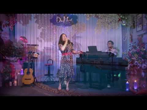 Thể hiện bởi Nhất Chi Mai
