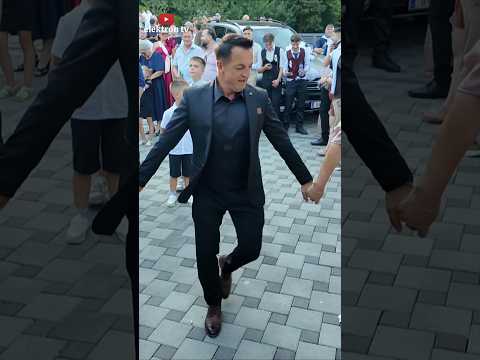 🎤 HULE pokazo kako se igra kolo💃🏻 #dance #wedding #shorts #balkan