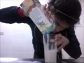 Aprenda A Colocar Suco Em Um Copo
