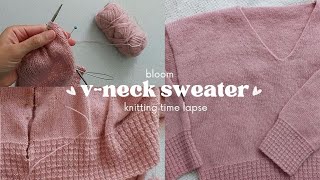 Knitting a v-neck sweater time lapse - from scratch to trying on