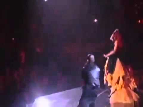 Eminem Ft Rihanna - Love the way you lie   Dr. Dre I need a doctor Grammy Awards 2011.flv