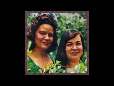 Dueto Las Palomas - A la Luz de una Vela