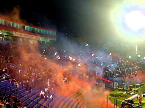 "Recibimiento Cerro Porteño vs Mineros - La Mejor Hinchada del País" Barra: La Plaza y Comando • Club: Cerro Porteño