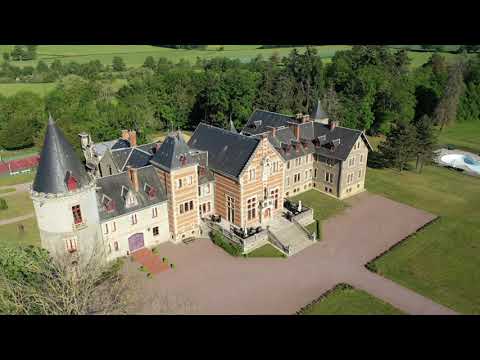 Château de prestige sur 23 hectares (03)