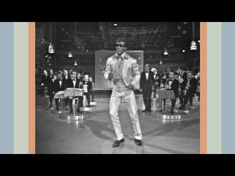 Rocky Roberts canta "Stasera mi butto"