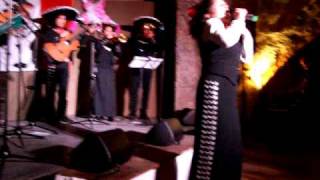 Mariachi Sol y Luna y la cantante Astrid Duran interpretan 