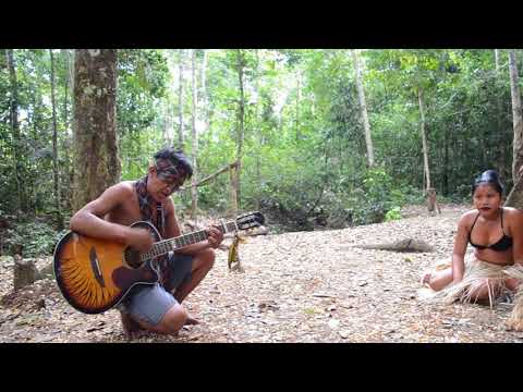 Pina e parentes cantando Txirinde