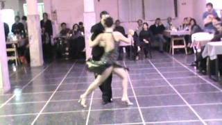 BETSABET  FLORES Y JONATHAN SPITEL BAILANDO GALLO CIEGO EN FLOREAL MILONGA