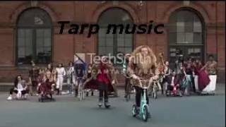 MACKLEMORE &amp; RYAN LEWIS - THRIFT SHOP FEAT. WANZ (OFFICIAL VIDEO)  1h