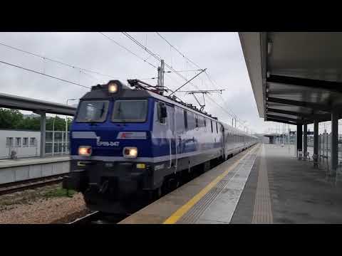 EP09-047 + IC LWÓW EXPRESS z Przemyśla Gł. do Wrocławia Gł., mija stację Rzeszów Zachodni 05.08.2021