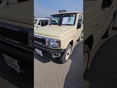کریمی رنگ میں سوزوکی جمنی نیو جاپان موٹرز کے ذریعے کھڑی کی گئی!