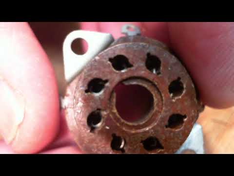 Nordmende Norma Luxus Tube Radio Video #6 - Tube Sockets Up Close