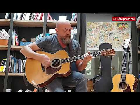 Morlaix. Mini-concert de Jean-Charles Guichen à la rédaction du Télégramme