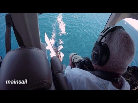 Flying in the sky to photograph the sea