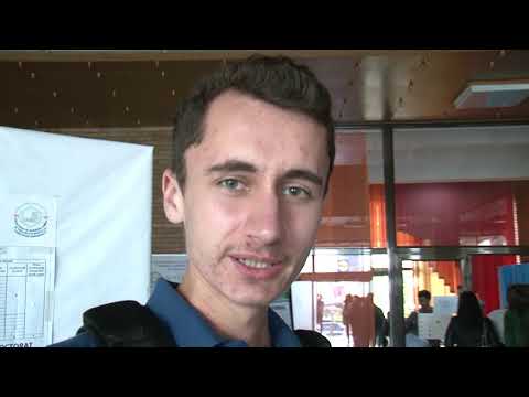 ALEGERI PREZIDENTIALE. Studenții stau la coadă la Iași să voteze