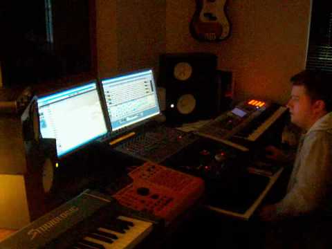 Cutheta producing a beat for his producer Album