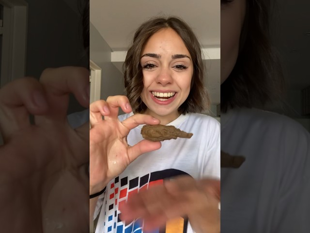 Vídeo relacionado con KALUROIL 24 PCS Engaña a tus amigos con estas caca falsa y cucarachas realistas! Juguete de broma perfecto para el Día de los Inocentes y fiestas divertidas