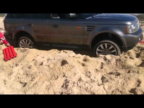 Blacksmiths Beach - Range Rover TREDS attempt