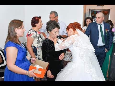 03 TRADITII  -   Mireasa pune flori in piept   -  Nunta Live !