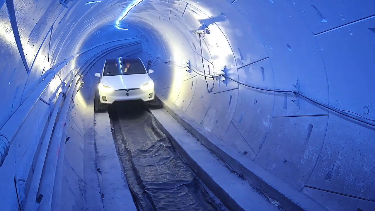 Erste erfolgreiche Testfahrt im The Loop Tunnel mit Tesla Model X 💼