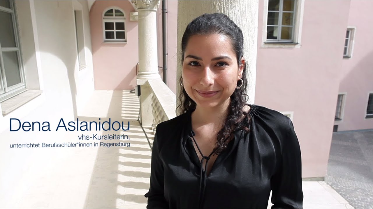 Dena Aslanidou, Kursleiterin der vhs Regensburg, spricht über die Nutzung der DVV-Materialien