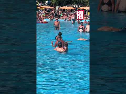 Varga Viktor medencében koncertezett #vargaviktor #énekes #buli #strand #hajdúszoboszló