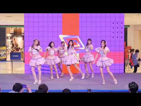 BNK48 - High Tension @ BNK48 12th Believers Roadshow Mini Concert [Overall Stage 4K 60p] 221119