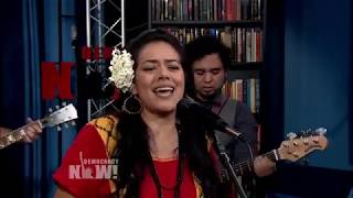 Lila Downs canta para Democracy Now! su éxito "Peligrosa"