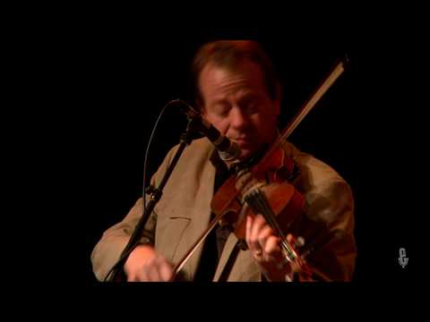 Stuart Duncan, Jerry Douglas & Hot Rize - Paddy on the Turnpike (Live on eTown)