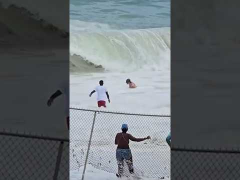 Strangers fight to save woman trapped by the ocean #hero #rescue #beachlife