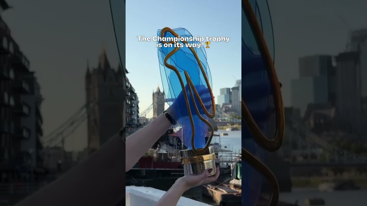 Taking the Championship trophy on a tour around London 🇬🇧