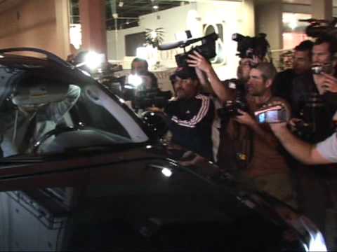 Paparazzi vs Spiderman WAIT!!! I mean the regular Tobey Maguire vs Paparazzi (HoLLaR)