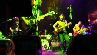 Backliners (Bunbury con Quique González)