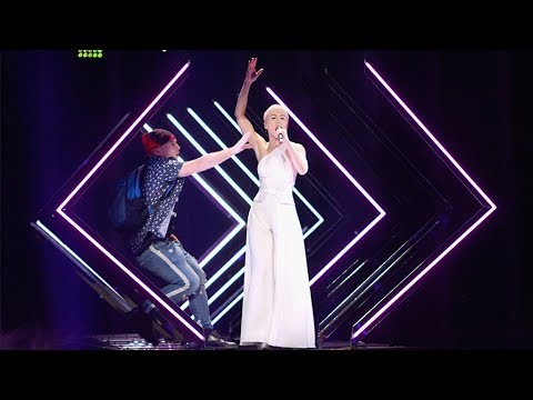 Eurovision 2018: Stage invader crashes SuRie's performance