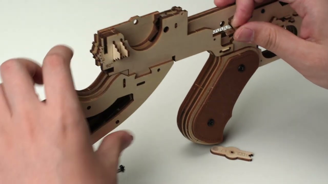RoboTime 3D Dřevěné mechanické puzzle Samopal Thompson