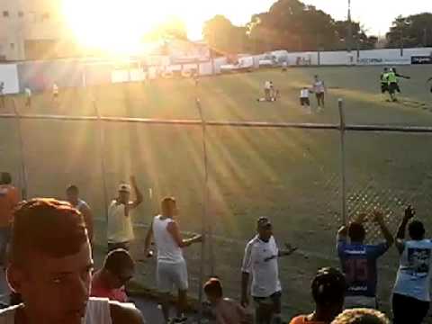 Torcida do itaborai comemora com o time