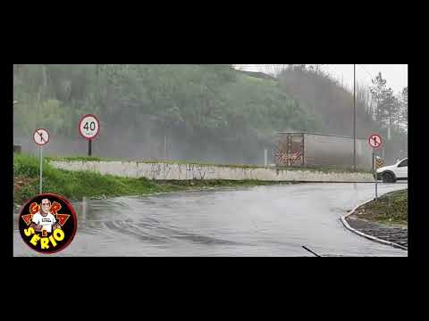 SUBIDA PARA A PADARIA AGORA É CONTRA MÃO E DO OUTRO LADO É OQUE ?