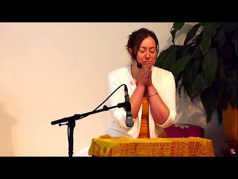 Satsang und Meditation mit Sarada - Yoga Vidya Live Ritual Kirtan singen 07:00 Uhr 19.06.2020